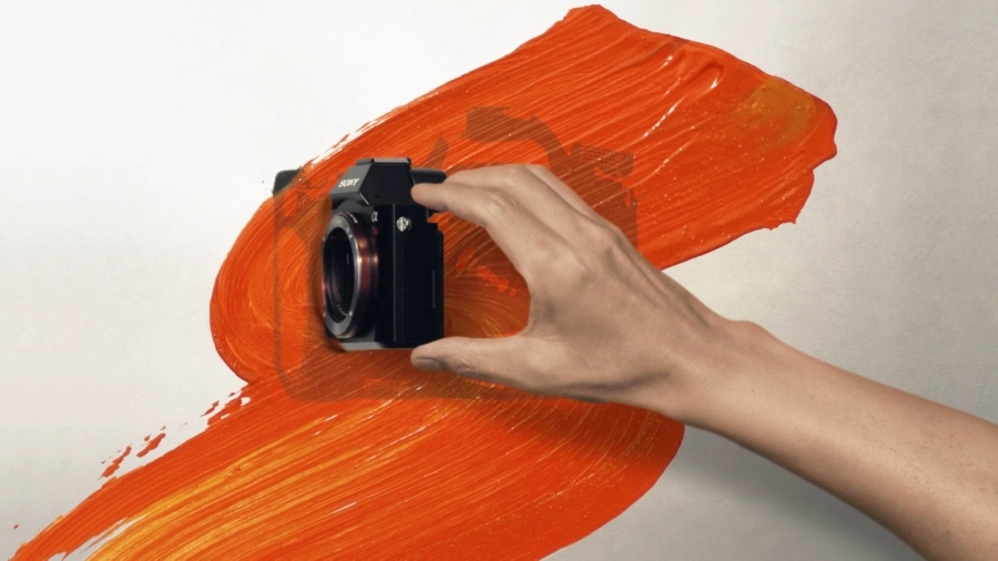 誰も作らなかったカメラ。α7」2013年に登場した世界初フルサイズミラー