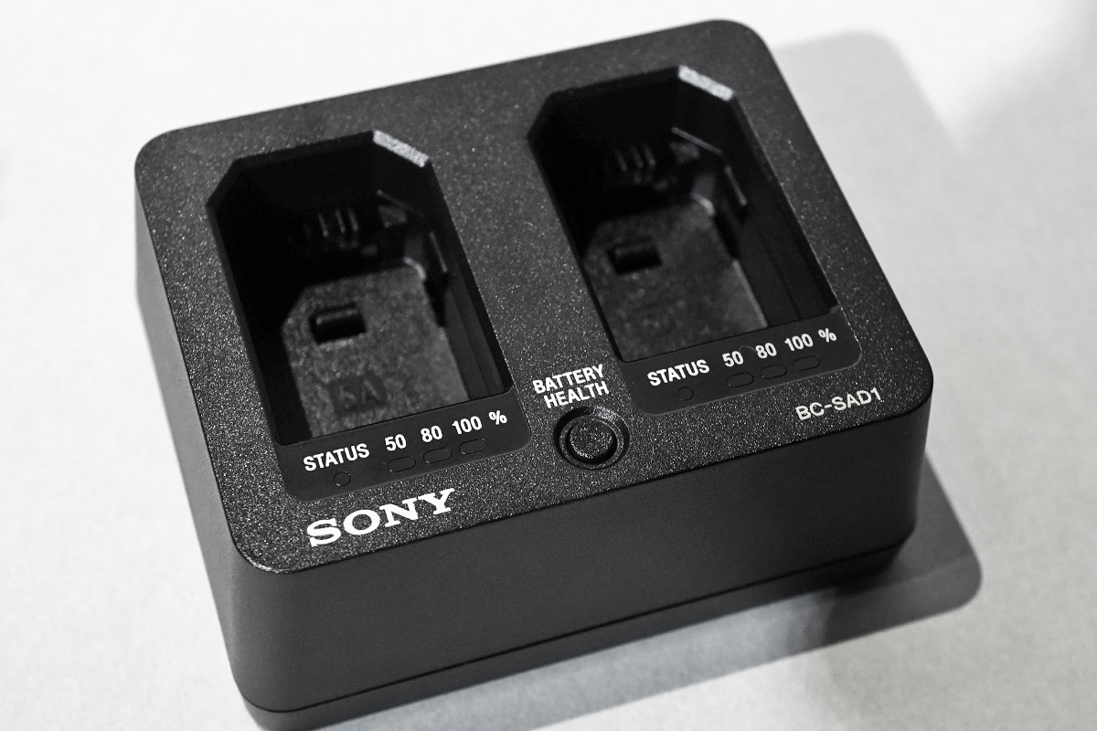 α7RVIに採用された新型バッテリー「NP-SA100」(通称SAバッテリー)の