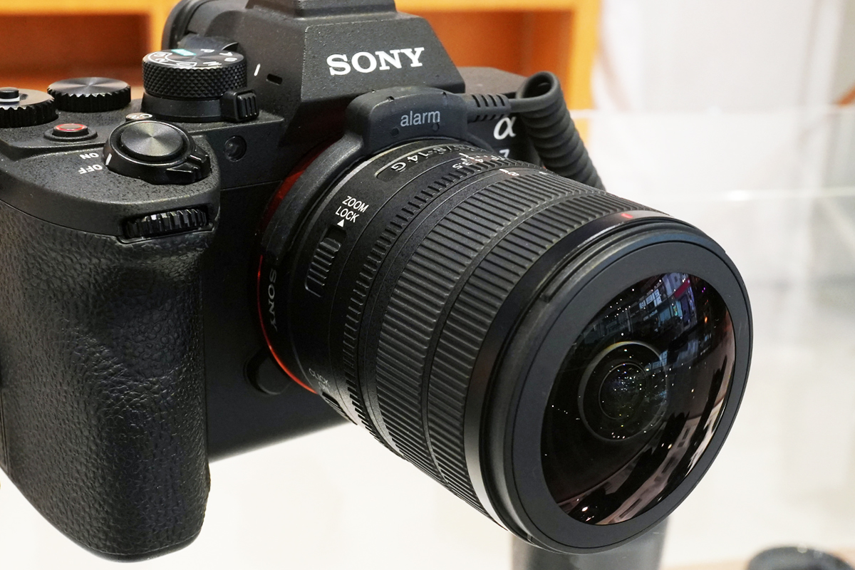 α7 VにSEL814Gを装着して前から見た状態