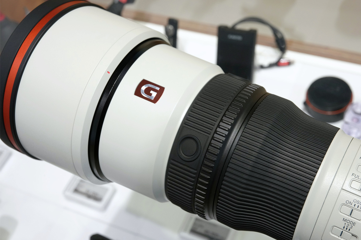 SEL600F63GMの先端側。フォーカスホールドボタンとファンクションリング、フォーカスリング