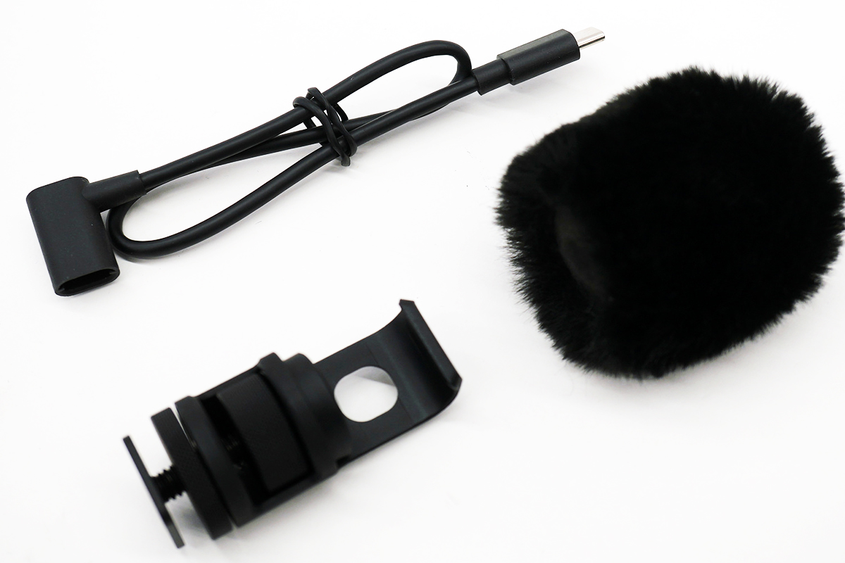 ECM-AX10付属のUSB Type-Cケーブル、マイクホルダー、ウインドスクリーン