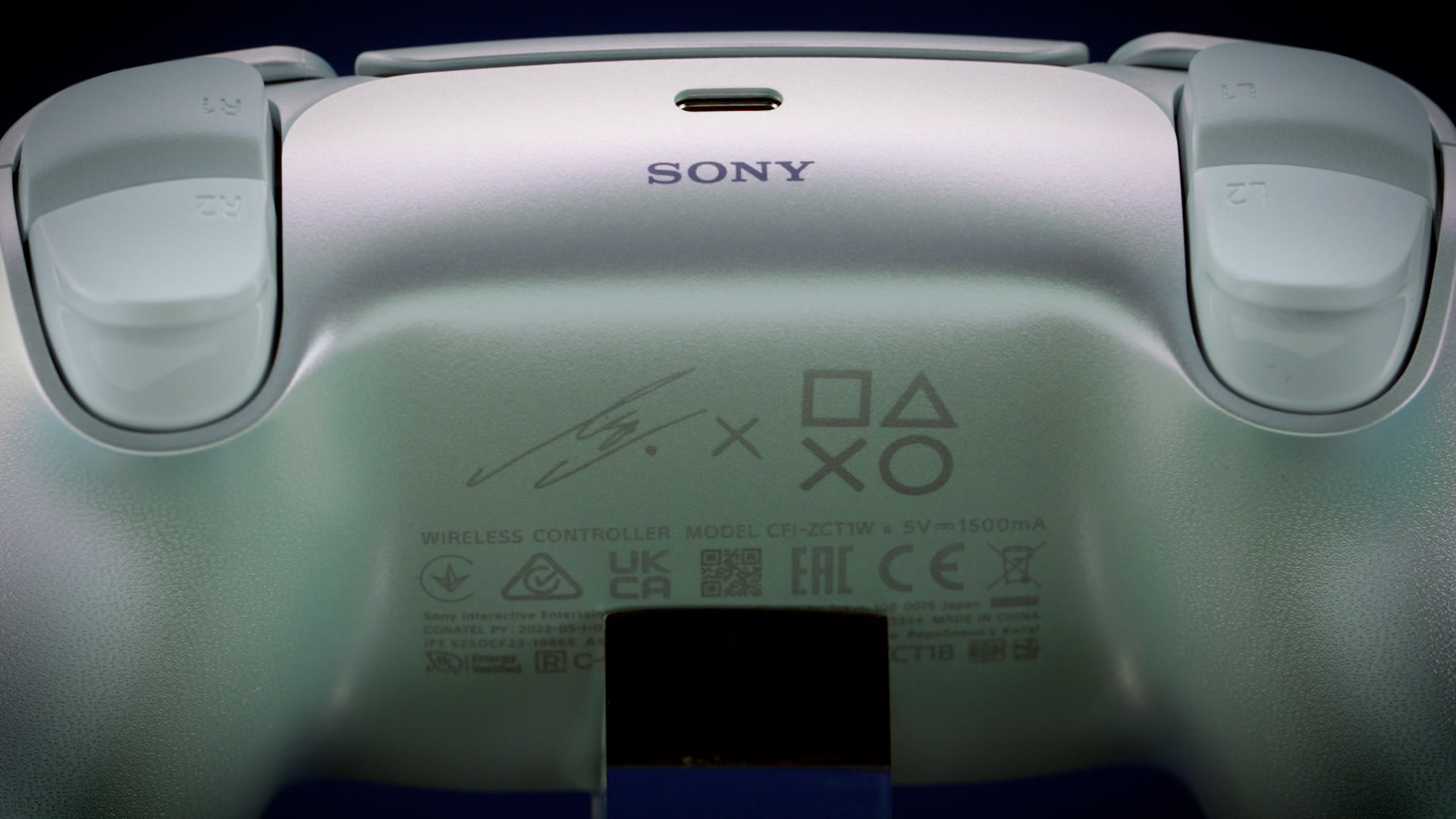 DualSense ワイヤレスコントローラー Lisa Limited Edition 背面