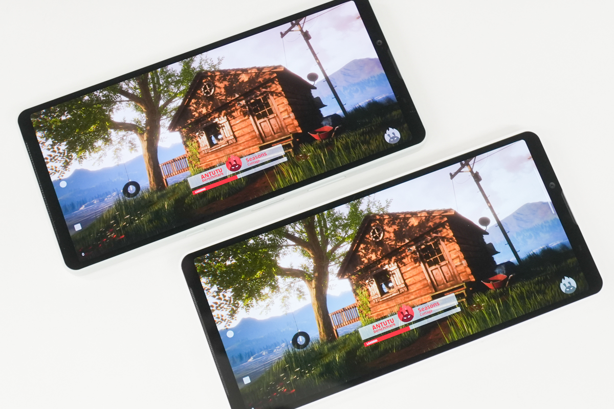 Xperia 10 VIII XQ-GH44 と Xperia 10 VII XQ-FE44