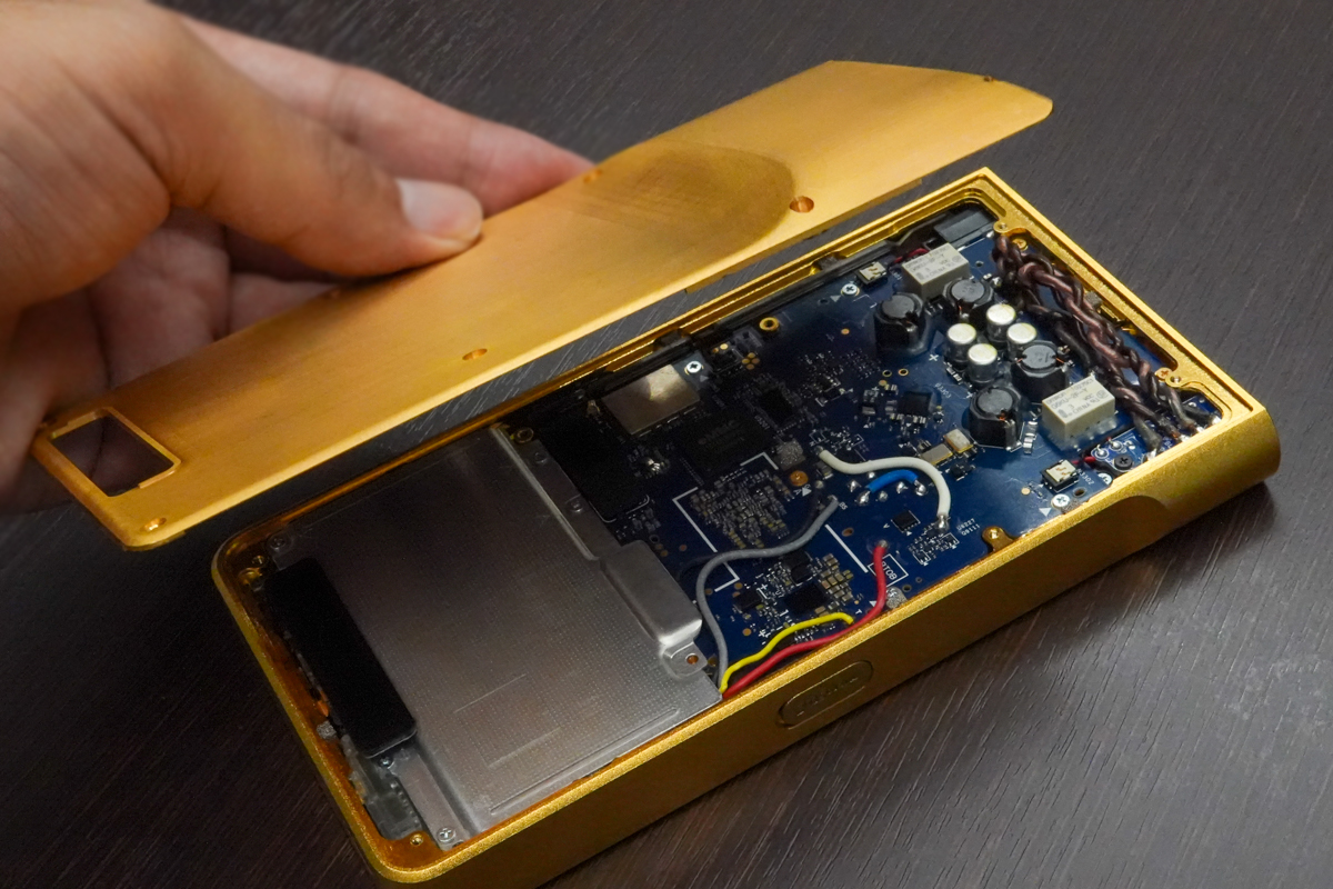 ウォークマン Signature Series「NW-WM1ZM3」のリアシャーシを外した内部