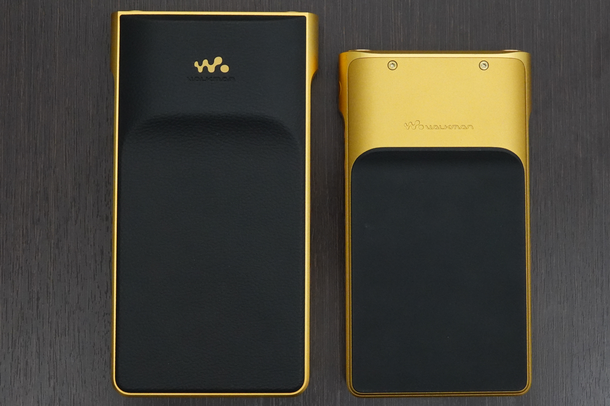 NW-WM1ZM3(左)とNW-WM1ZM2(右)の背面
